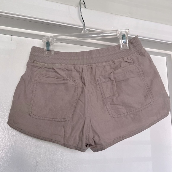 Aritzia, Community cargo shorts 💥2/15$💥 - Picture 3 of 3
